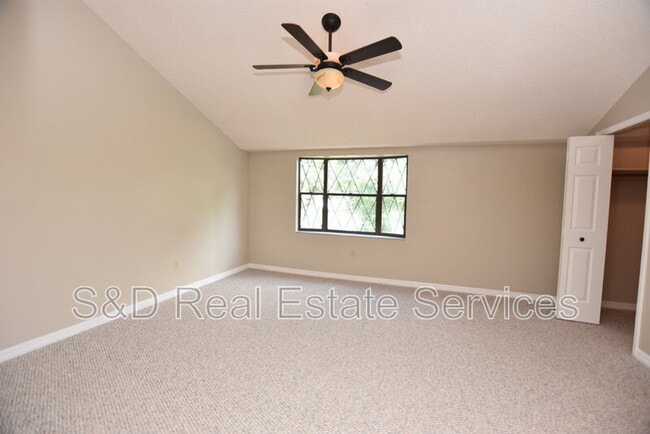 Building Photo - 637 Victoria Square Ln