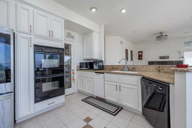 Building Photo - 1011 S Mountcrest Ct