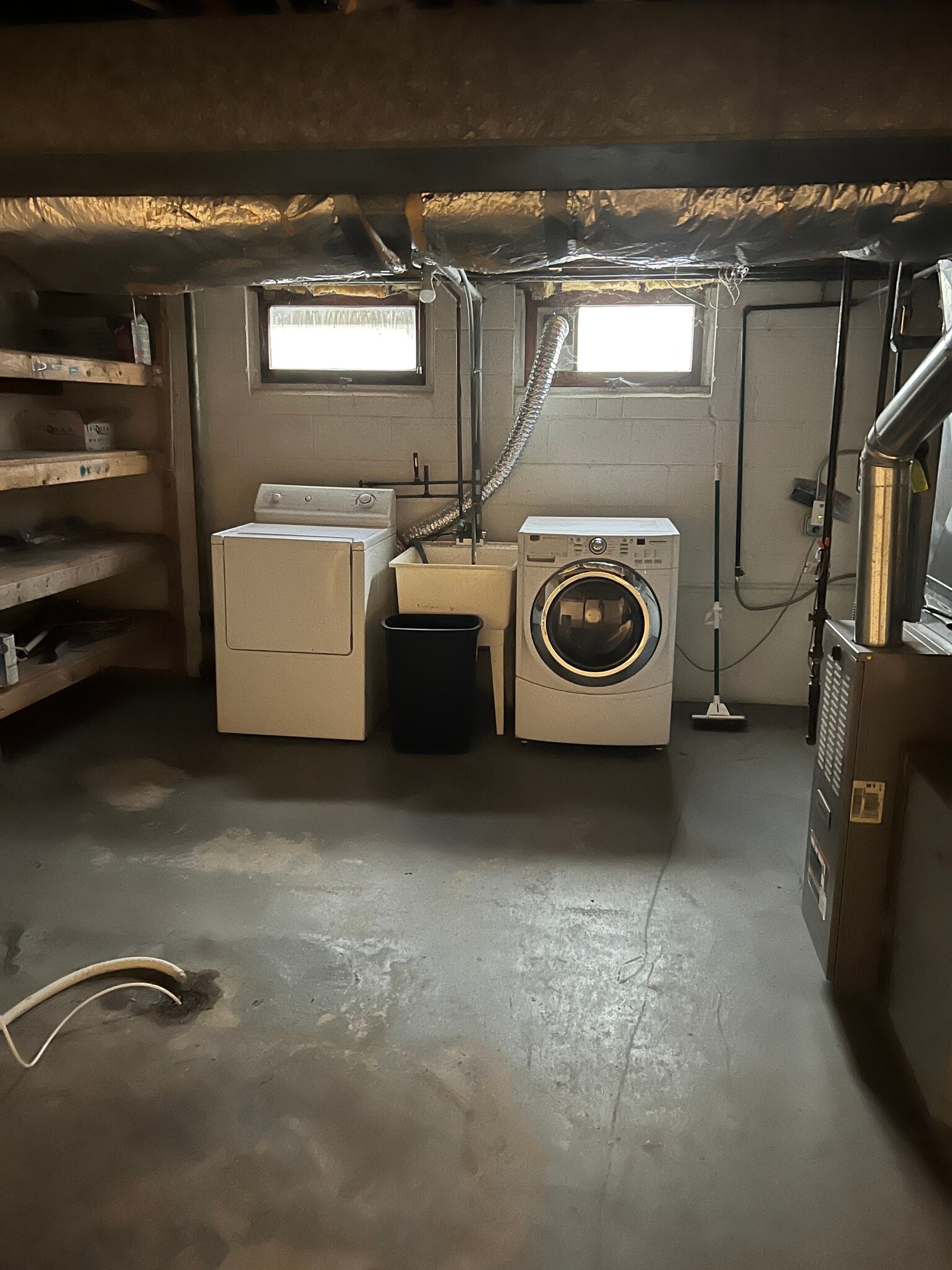 Building Photo - 605 N Main St