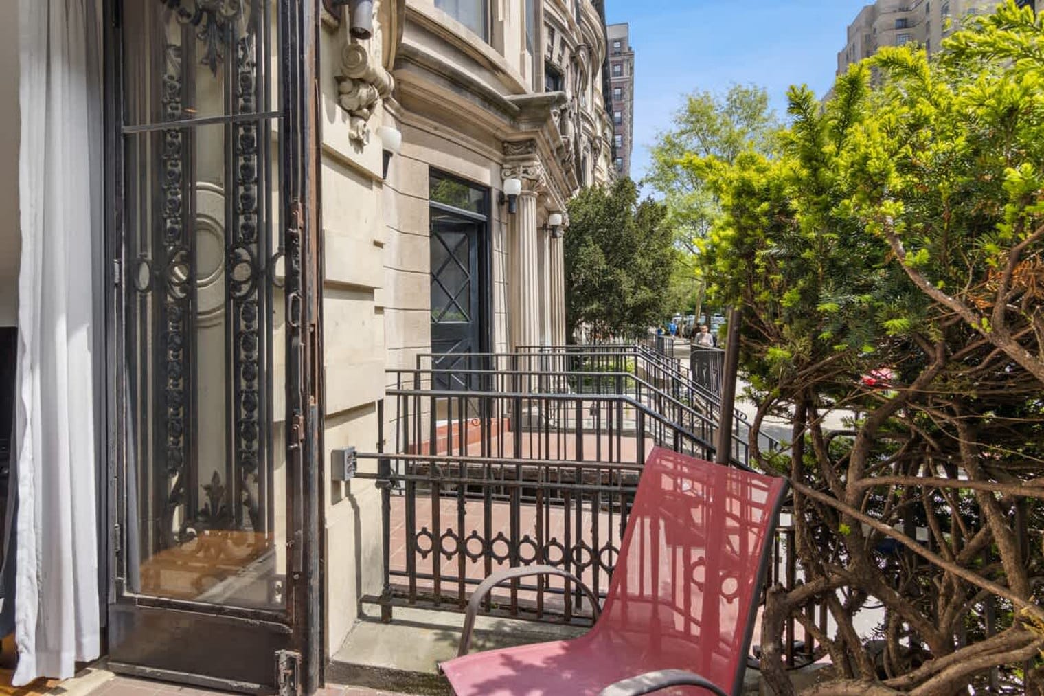 Building Photo - 43 W 85th St