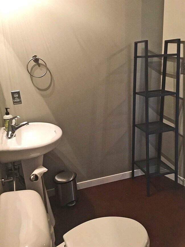 Building Photo - 322 E Liberty St