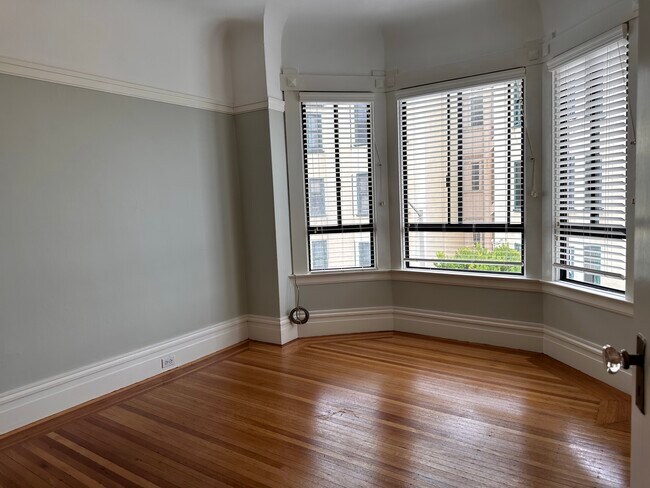 Building Photo - 1175 Clay St