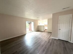 Building Photo - "Charming 2-Bed Oasis in Huntsville - Cozy 869 Sq. Ft. Retreat!"