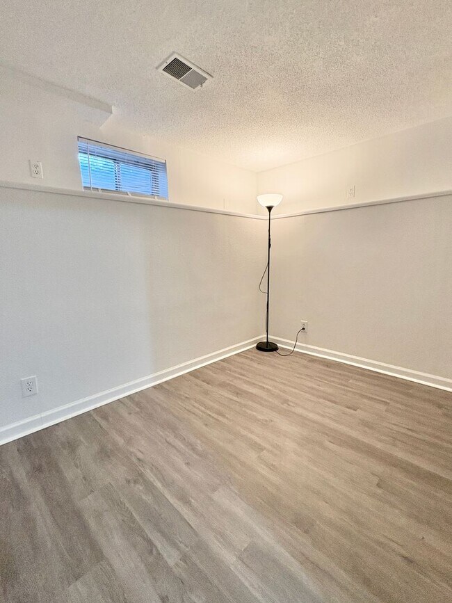 Building Photo - Immaculate, Updated, & Bright Home in West...