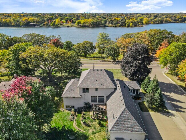 Building Photo - 1580 E Shore Dr