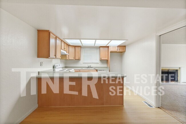 Building Photo - 917 Bell St