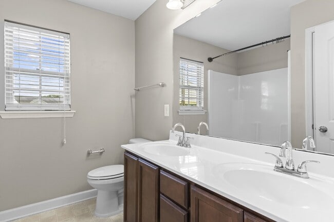 Building Photo - Bradford Estates!