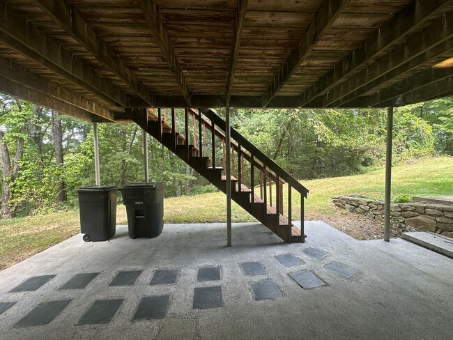 Building Photo - SW County Townhome