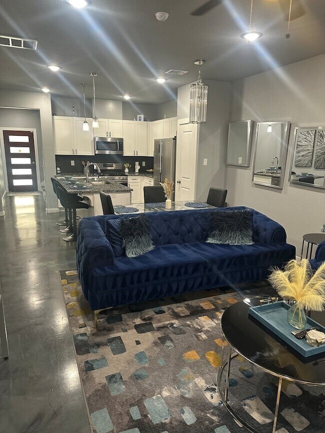 Building Photo - 7925 Brandon St