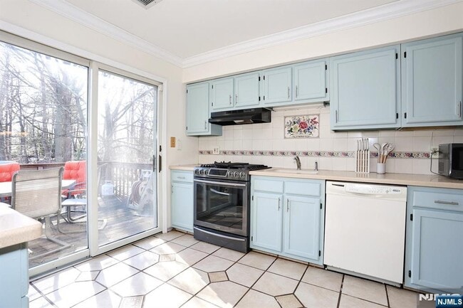 Building Photo - 173 Willowdale Ave