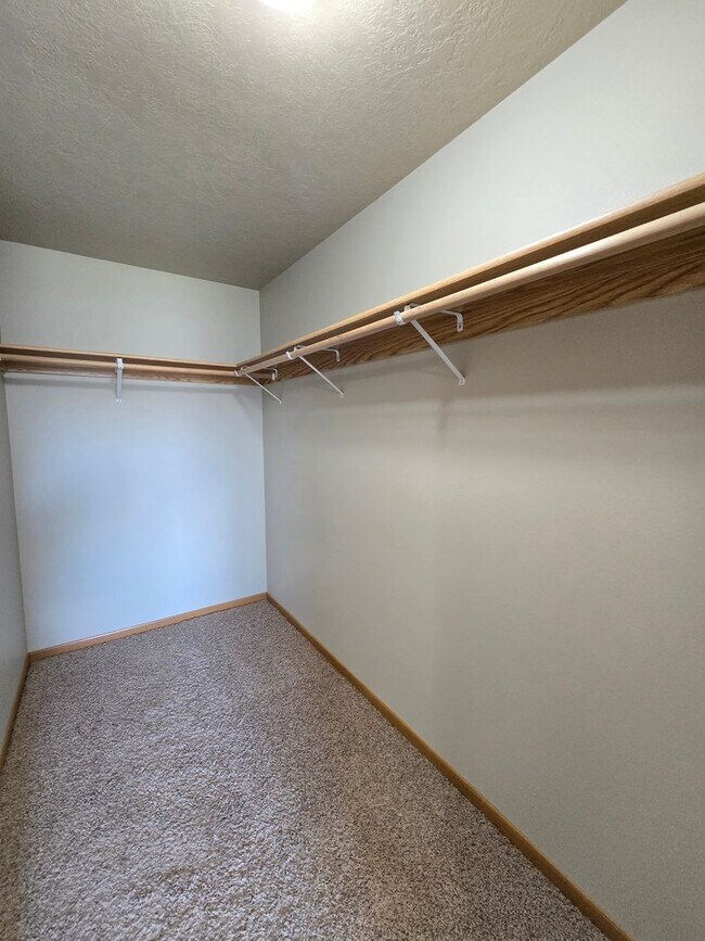 Building Photo - Beautiful Condo!!!