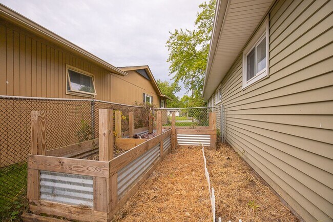 Building Photo - 763 Bridle Ln