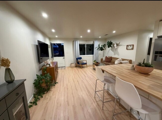 Building Photo - Coming soon! 06-15-26 Newly Remodeled Furnished Oceanside Retreat with Green Space Views 3 bedroo...
