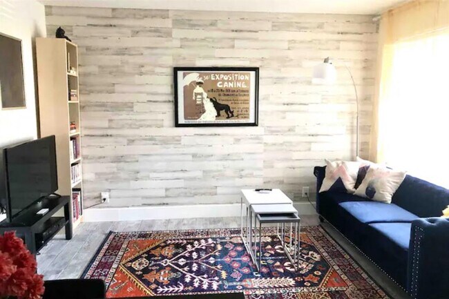 Building Photo - 5909 Bolm Rd