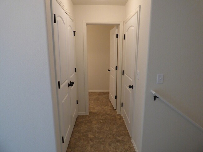Building Photo - Spacious 3 Bedroom, 2.5 Bathroom Home in Berthoud- Easy Commuting!