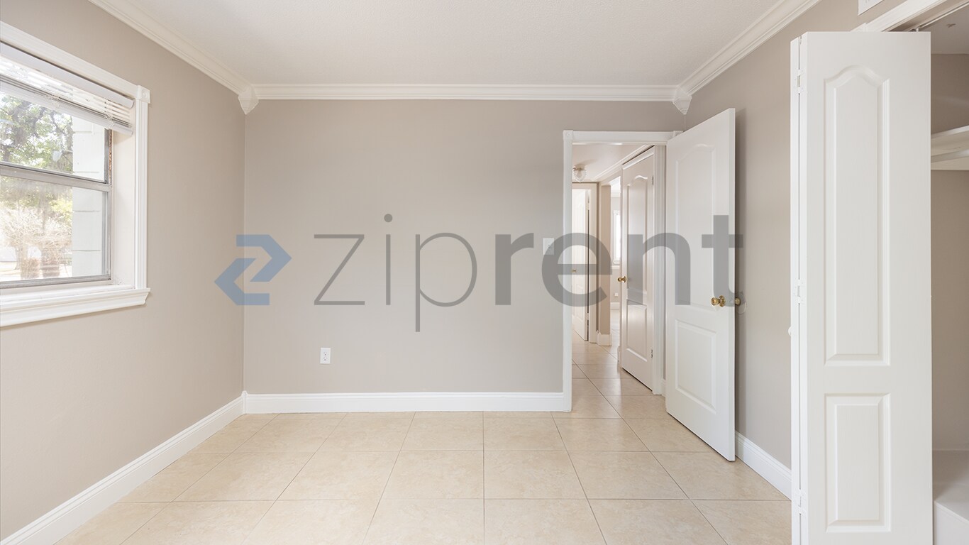 Building Photo - 1123 Elmwood St