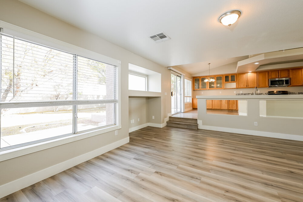 Building Photo - 1480 Silver Falls Ave