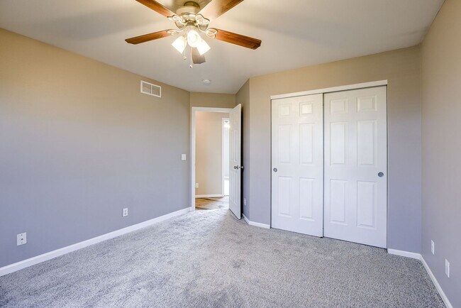 Building Photo - Charming Multi-Level Near Parks and Lakes!!