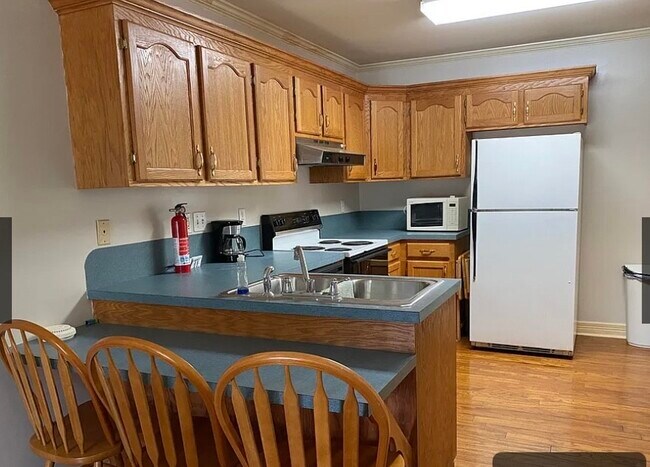 Building Photo - 617 N State St