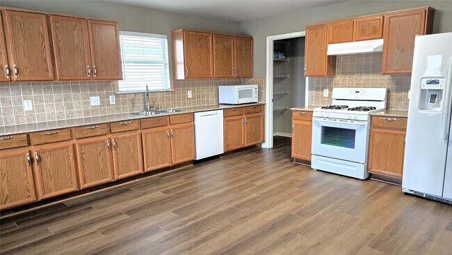 Building Photo - 29303 Legends Hill Dr