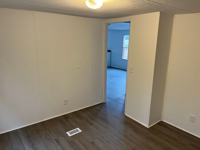 Building Photo - 632 British Rd