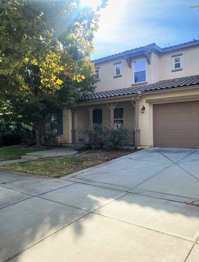 Building Photo - Available NOW and a Must SEE!