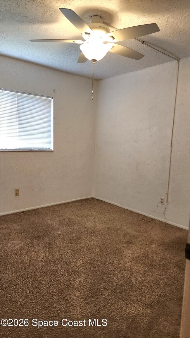 Building Photo - 1704 University Ln