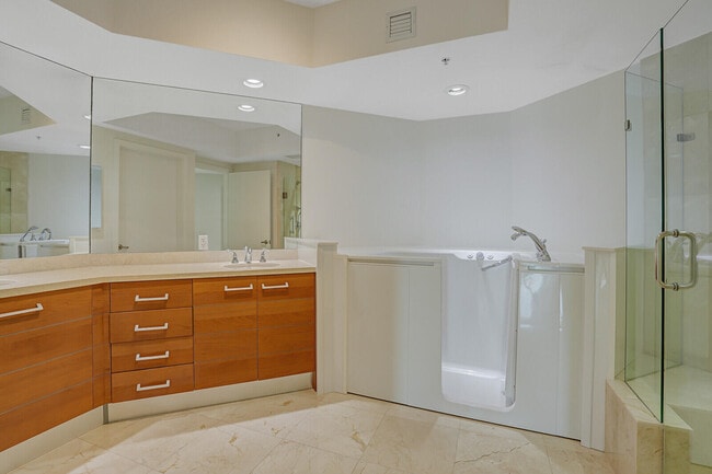 Building Photo - 3630 Gardens 901c Pky