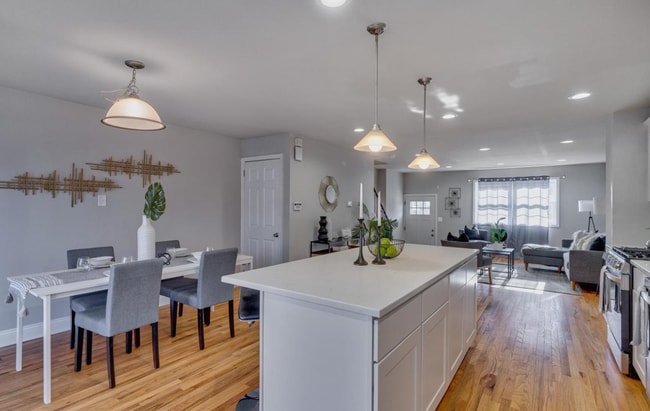 Building Photo - 2 Bedroom House Available With 2 car parking Northern Liberties