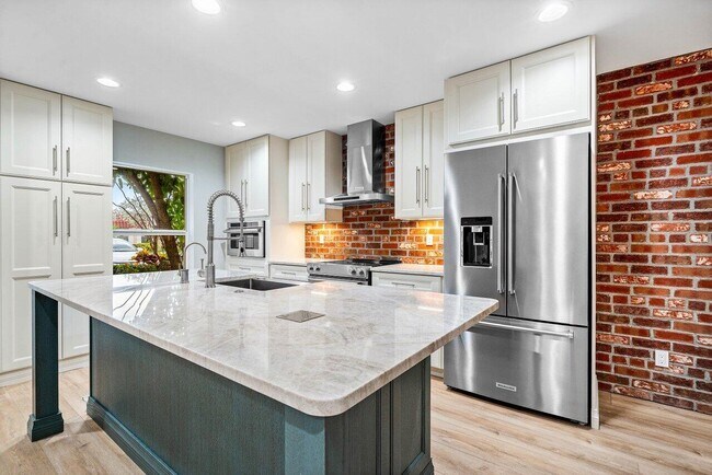 Building Photo - 289 Cape Cod Cir