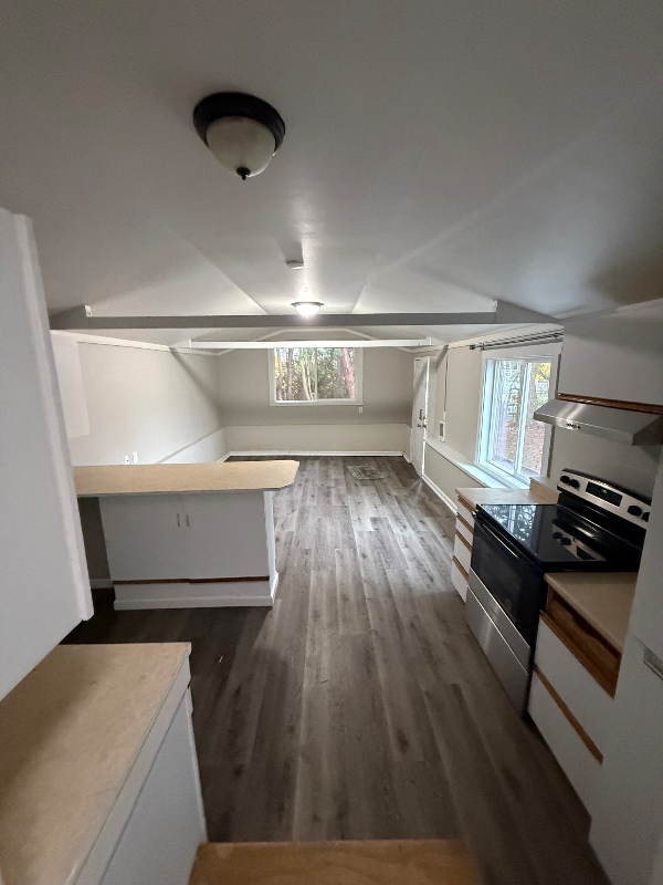 Building Photo - 1166 NE Turner Dr