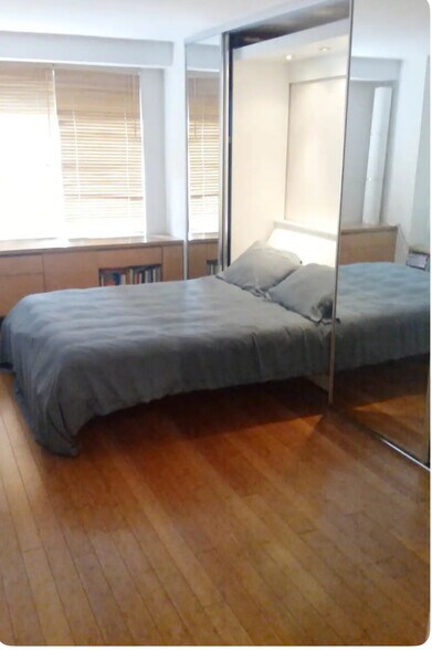 Building Photo - 400 Central Park W