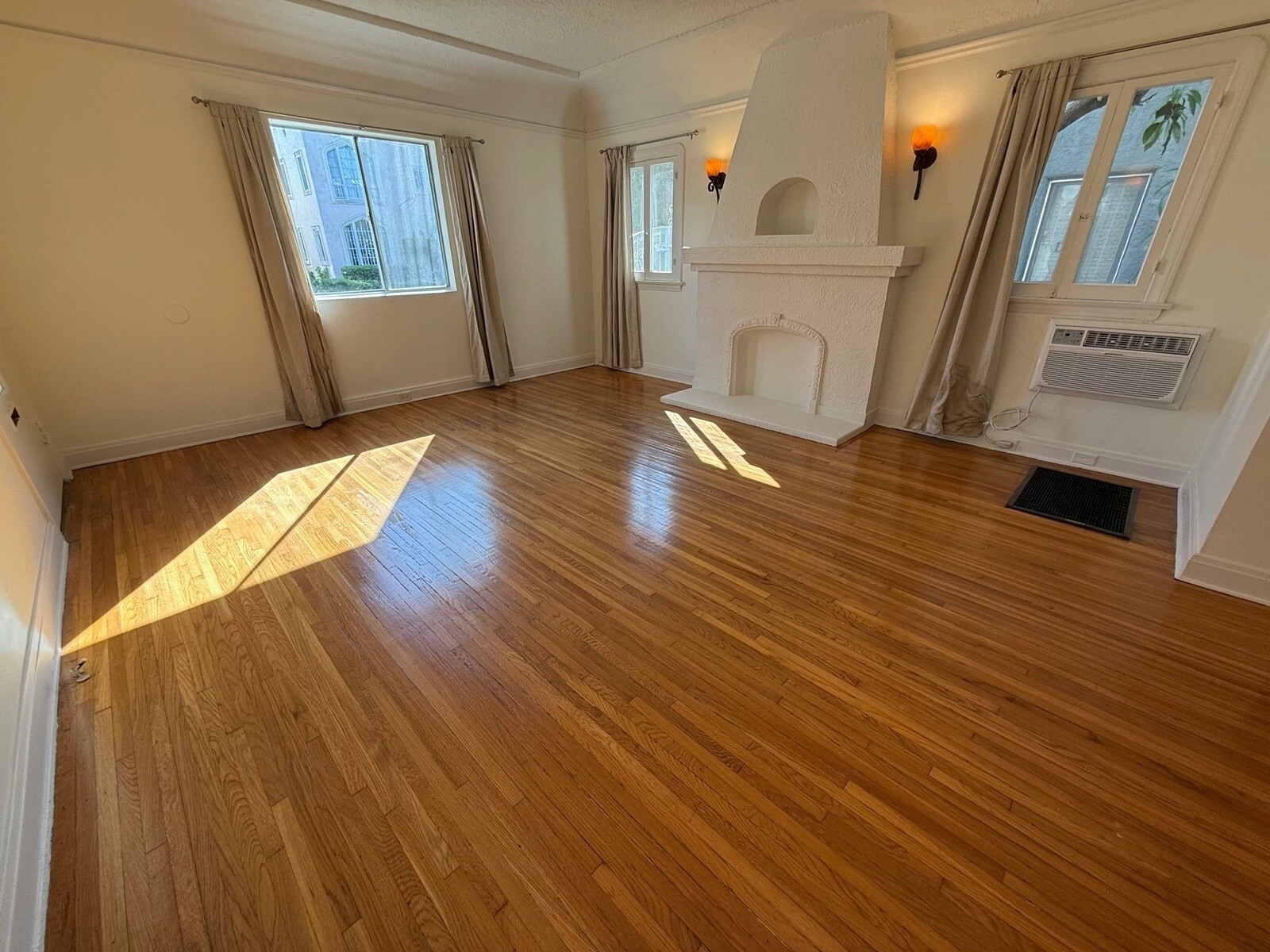 Building Photo - 339 N Orange Dr