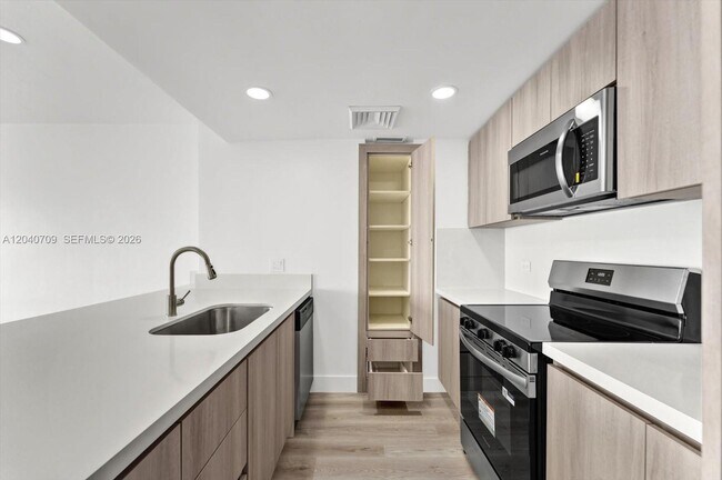 Building Photo - 2451 Brickell Ave