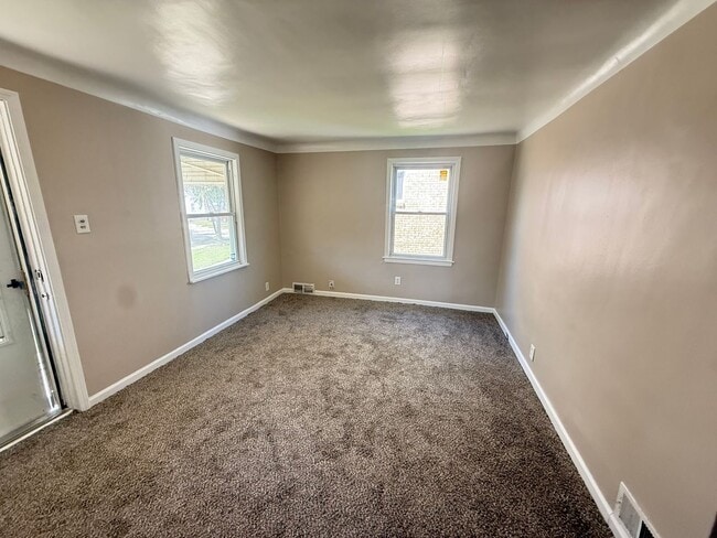 Building Photo - 3 BEDROOM HOME IN WARREN