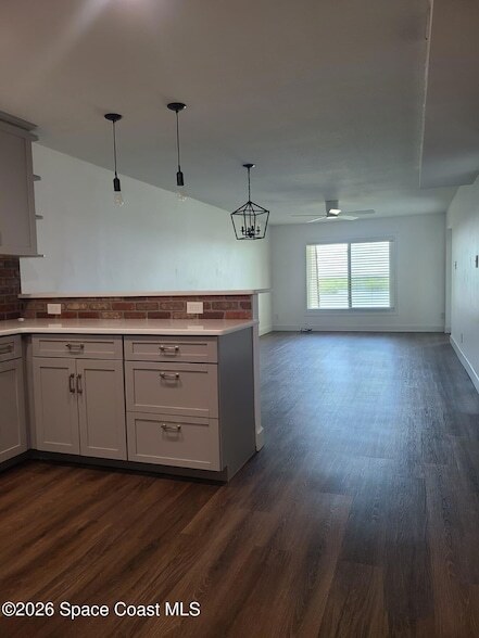 Building Photo - 760 S Brevard Ave