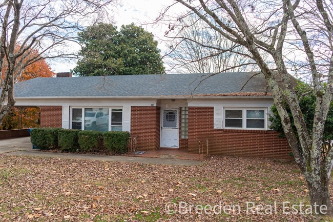 Primary Photo - 300 Oakland Ave