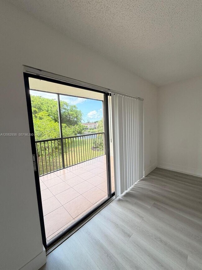Building Photo - 6575 W Oakland Park Blvd