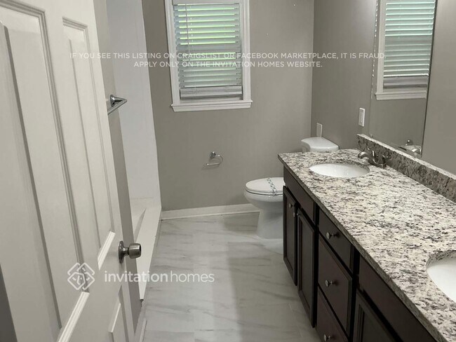 Building Photo - 2346 Somerset Rd