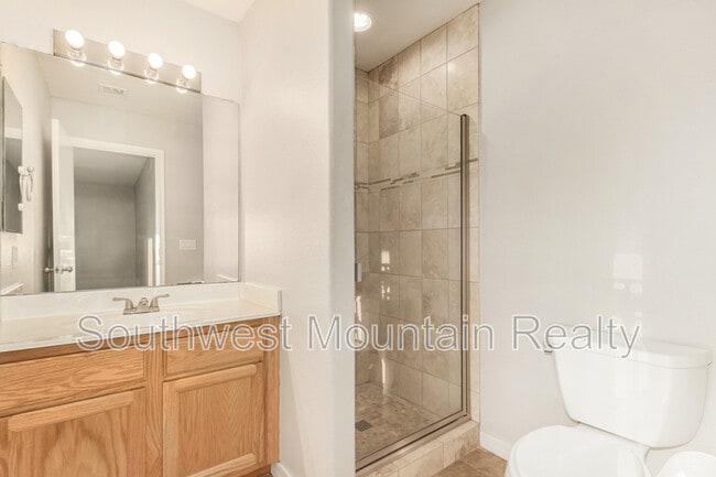 Building Photo - 1523 S Vine St