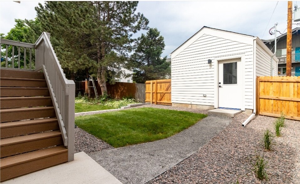 Building Photo - 1111 S Dahlia St