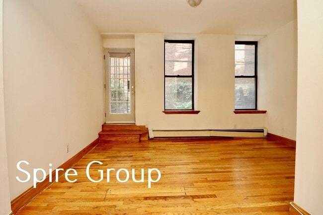 Building Photo - 814 10th Ave