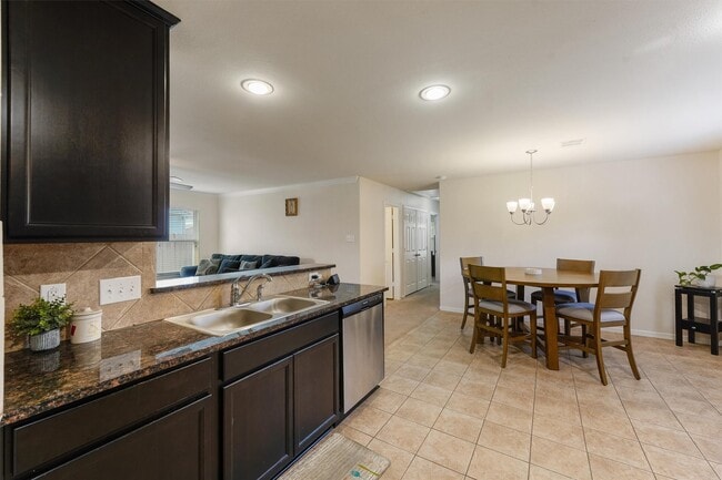 Building Photo - 2202 Cherryville Dr