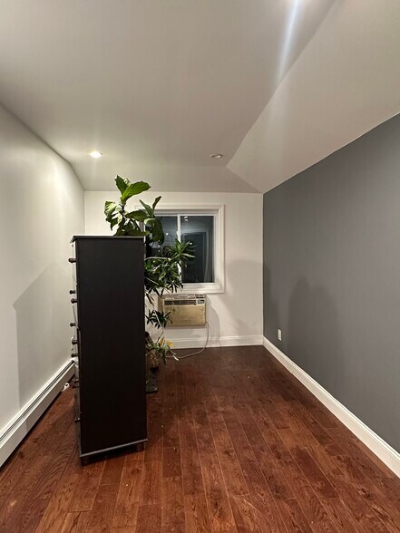 Building Photo - 14146 Pershing Cres