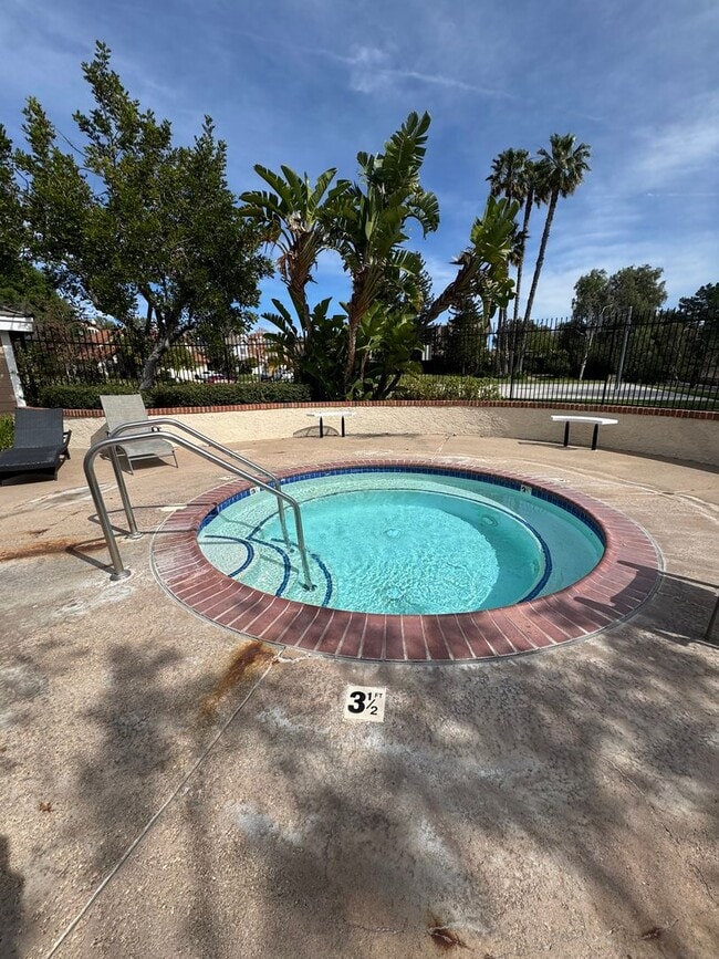 Building Photo - Comfort and Community in Thousand Oaks