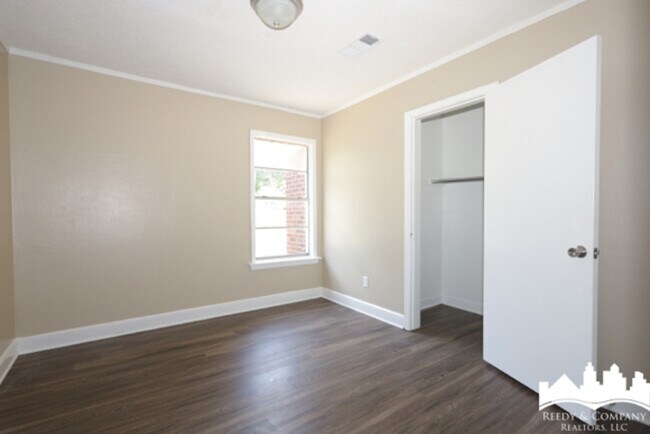 Building Photo - 3149 Jackson Ave