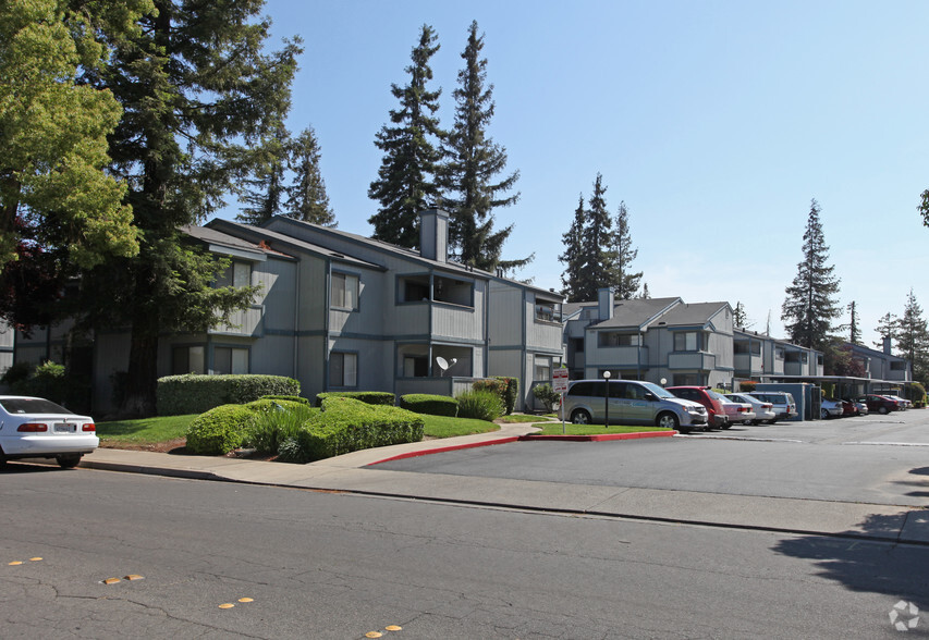 Primary Photo - Maple Ridge Apartments