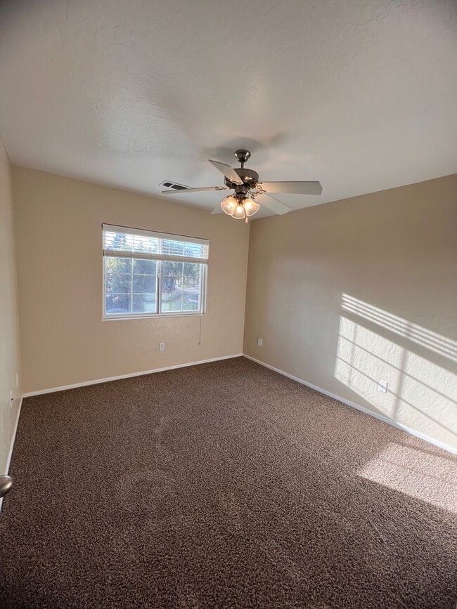 Building Photo - 2956 Sauvignon St