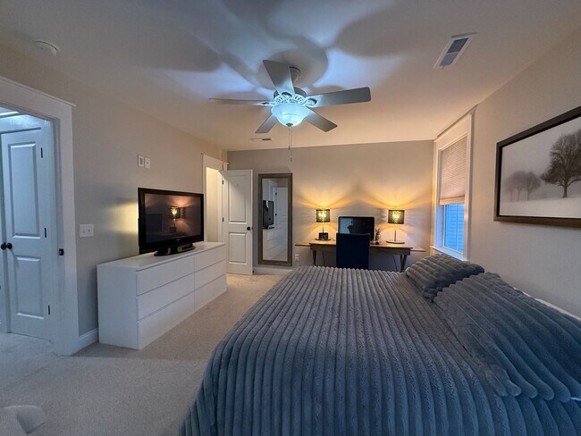 Building Photo - Available now. Amazing 4 BR/2.5 BA Home Available at Shellring at St Thomas Island!