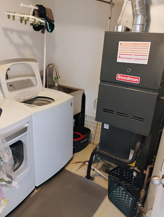 Building Photo - 3061 Pheasant Creek Dr